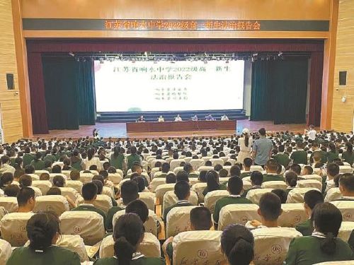 2022年8月25日，响水县检察院干警走入校园进行普法宣传。