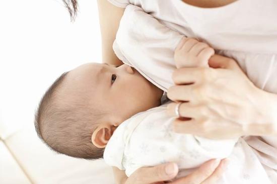 哺乳期月经来了 乳汁就没营养了?
