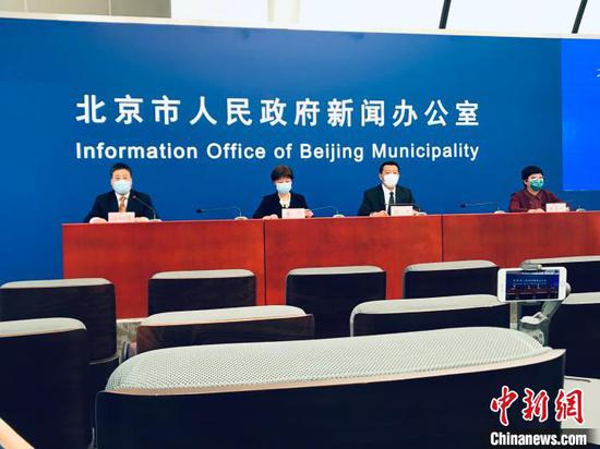 29日，北京市召开疫情防控工作新闻发布会。　陈杭　摄