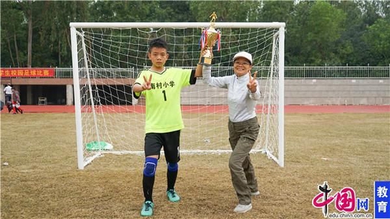 南村小学荣获阳江市海陵区学生足球赛冠军