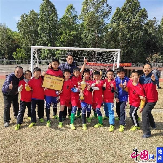南村小学荣获阳江市海陵区学生足球赛冠军