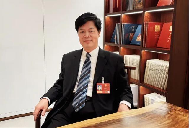 如何让职工家庭敢生、能养、有保障？代表委员热议优化生育支持政策 第 1 张