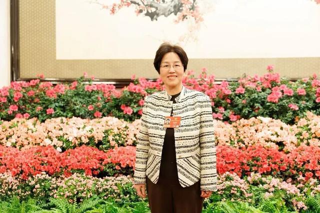 如何让职工家庭敢生、能养、有保障？代表委员热议优化生育支持政策 第 2 张