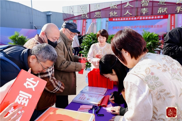 以乳为媒，连接千年智慧与当代关切 第 5 张